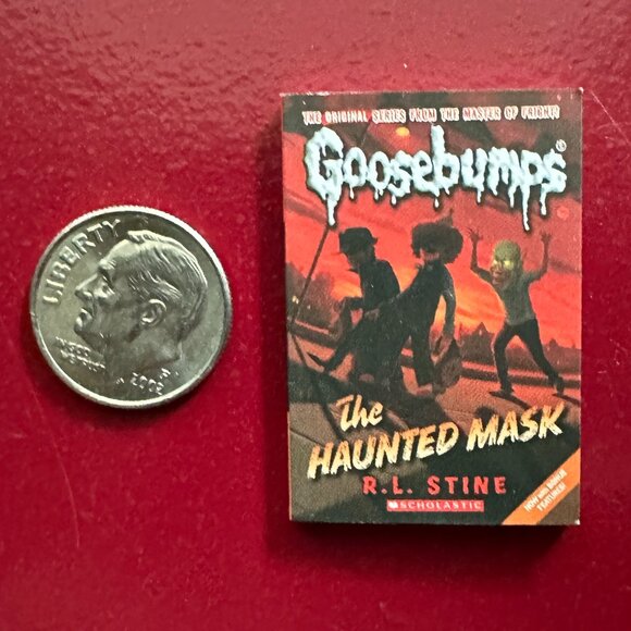 Mini Brands Books: Goosebumps The Haunted Mask - Picture 1 of 3